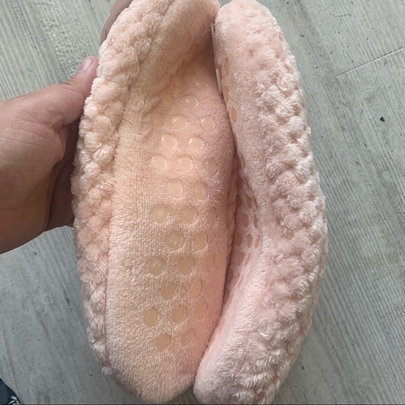 FREE when bundled Blush pink slipper sock with maroon bow NWT - Picture 4 of 8